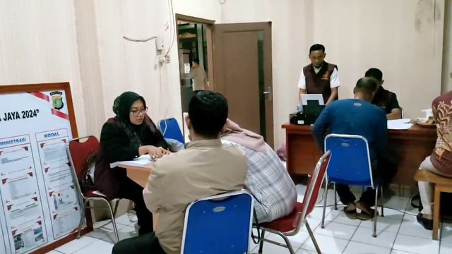 Istri Kepala Desa Kohod diperiksa polisi terkait kasus pagar laut di Tangerang Foto: Dok. Istimewa