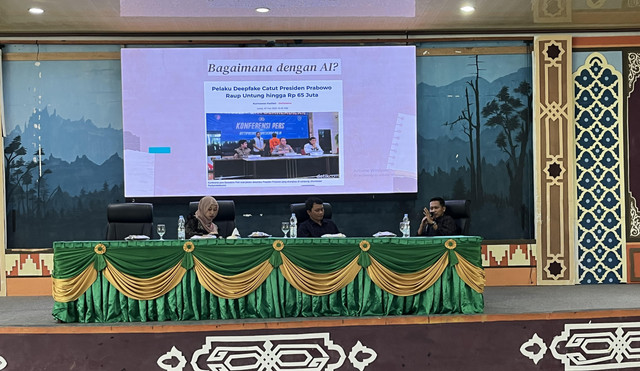 Dialog Publik Bahas Kesadaran kolektif di Era Post truth di GSG Syariah UIN Raden Intan Lampung | Foto: Rizqi Fiesta/Lampung Geh