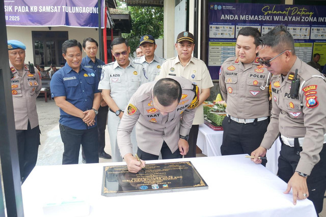 Kapolres Tulungagung Launching One Stop servis Cek Fisik Pada KB Samsat 