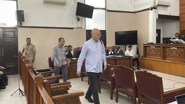 Ahli yang dihadirkan oleh KPK selaku Termohon dalam sidang lanjutan praperadilan Sekjen PDIP Hasto Kristiyanto, Erdianto Effendi dan Priya Jatmika, di Pengadilan Negeri Jakarta Selatan, Selasa (11/2/2025). Foto: Fadhil Pramudya/kumparan