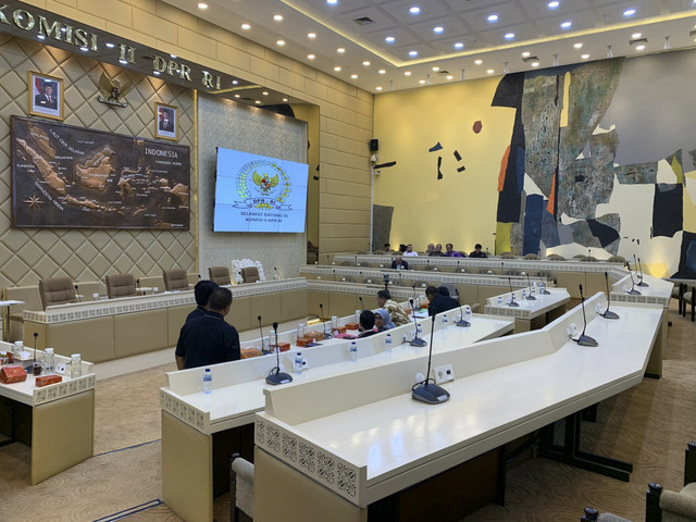 Rapat evaluasi Dewan Kehormatan Penyelenggara Pemilu (DKPP) dengan Komisi II di Kompleks Parlemen Senayan, Jakarta, Selasa (11/2/2025). Foto: Luthfi Humam/kumparan