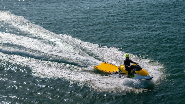 Harga naik jetski di Pangandaran, foto hanya ilustrasi, bukan tempat sebenarnya: Unsplash/Adrien