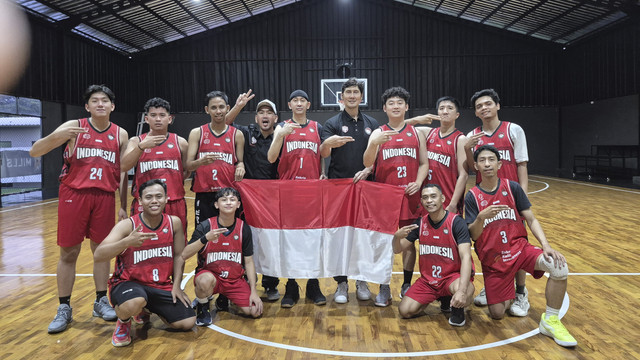 Timnas Bola Basket Tuli Indonesia yang akan mengikuti Kejuaraan Basket regional khusus atlet tuli di Hong Kong selama 1-2 Maret 2025. Foto: Dok. PERBASI