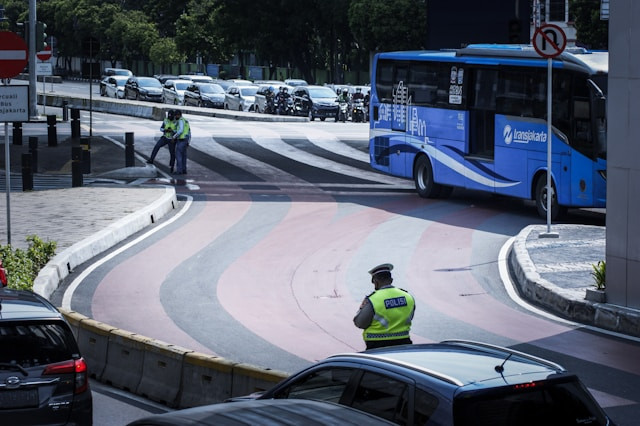 Rute Busway Lebak Bulus - Pasar Baru. Foto Hanya Ilustrasi, Bukan Sebenarnya. Sumber Foto: Unsplash.com/Hendra Jn