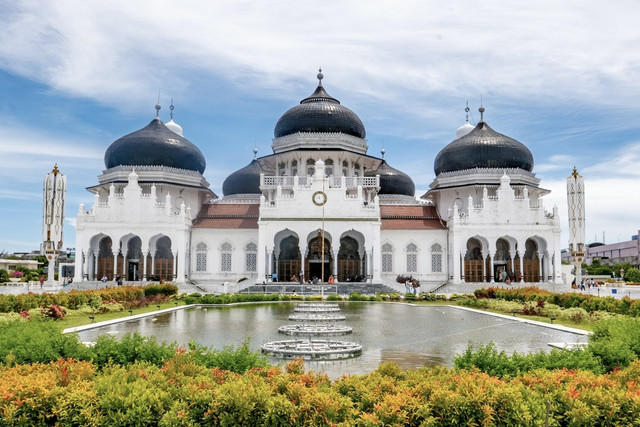 Ilustrasi Mengapa Provinsi Aceh, DKI Jakarta, Daerah Istimewa Yogyakarta, dan Papua Berbeda Jika Dibandingkan dengan Provinsi Lainnya? Sumber: Unsplash/SanggaRimaRomanSelia