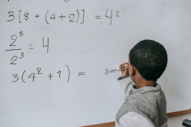 Ilustrasi modul ajar matematika kelas 6 semester 2. Foto: Pexels/Katerina Holmes