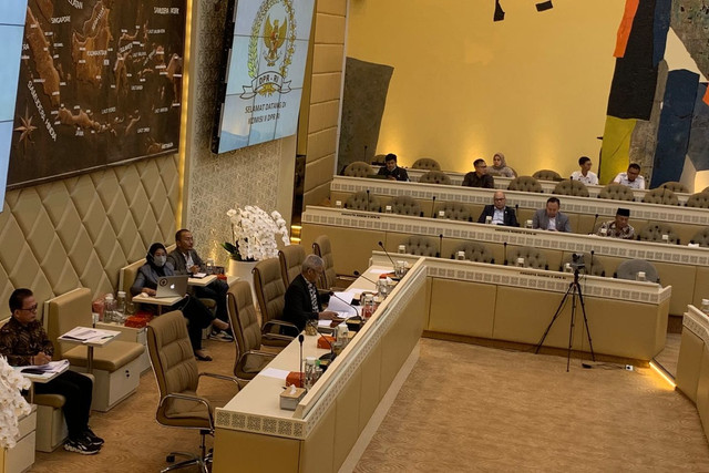 Rapat dengar pendapat (RDP) warga Tambun, Bekasi dengan Komisi II DPR di Kompleks Parlemen Senayan, Jakarta, Selasa (11/2/2025). Foto: Luthfi Humam/kumparan