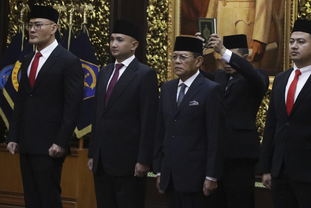 Menhan Sjafrie melantik sejumlah stafsus hingga asisten khsusus di Kemhan, Jakpus, Selasa (11/2/2025). Foto: Dok. Kemhan RI