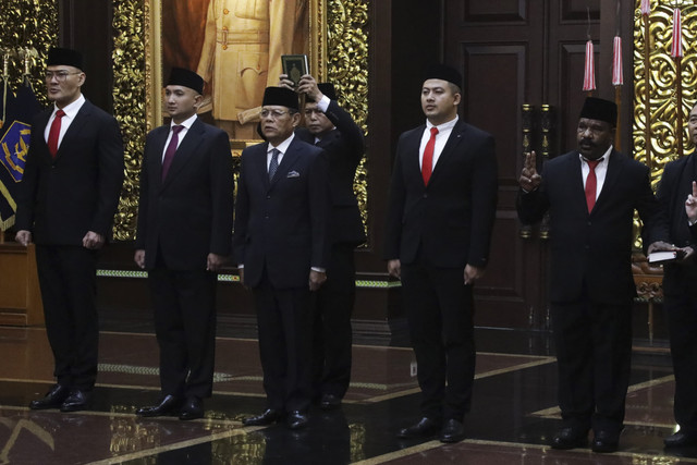 Menhan Sjafrie melantik sejumlah stafsus hingga asisten khsusus di Kemhan, Jakpus, Selasa (11/2/2025). Foto: Dok. Kemhan RI