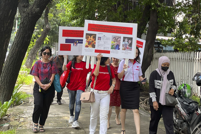 Sejumlah ibu korban parental abduction saat hendak melakukan aduan ke 'Lapor Mas Wapres' di Jakarta Pusat, Selasa (11/2). Foto: Eka Nurjanah/kumparan