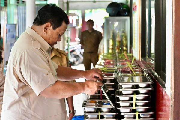 Foto: BPMI Setpres/Cahyo Sekretariat Presiden - www.presidenri.go.id/siaran-pers/presiden-prabowo-tinjau-program-mbg-di-bogor/