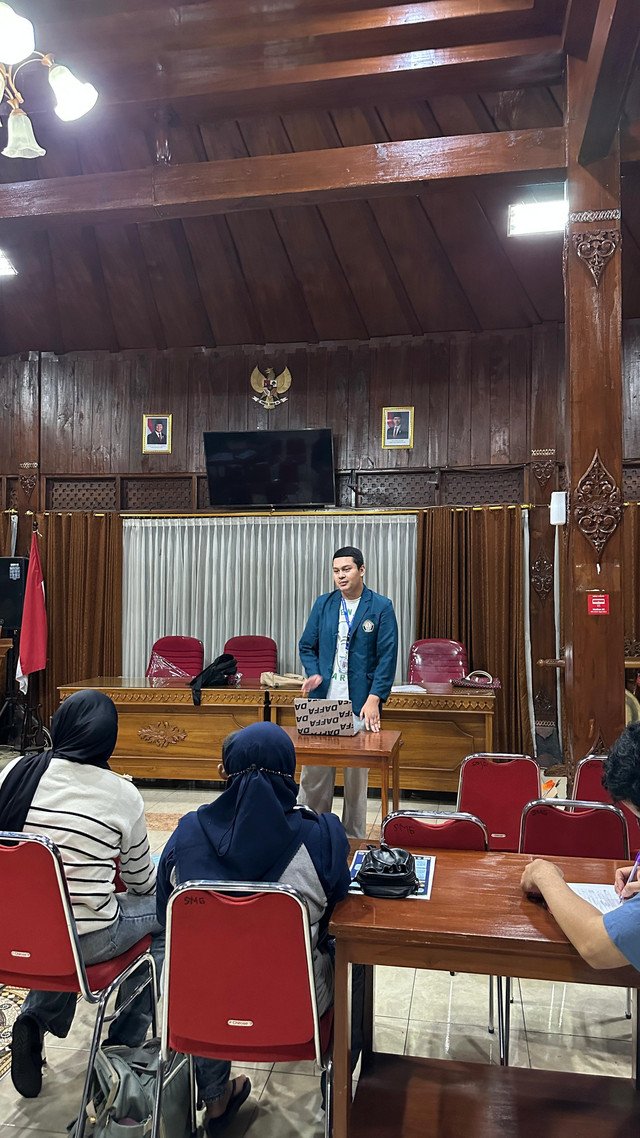 Kegiatan Edukasi Pengenalan Keragaman Budaya ASEAN di pendopo Kantor Kelurahan Semanggi, Pasar Kliwon, Surakarta (Dokumen pribadi, 2025)