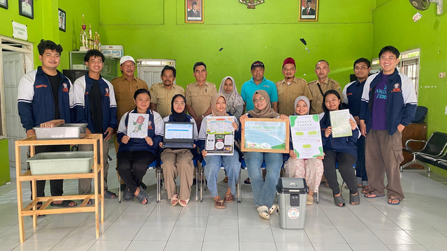 (Foto Kegiatan Edukasi Dunia Internasional di SMP N 2 Tirto) Sumber: Dokumentasi KKN Tim 1 UNDIP Desa Sidorejo