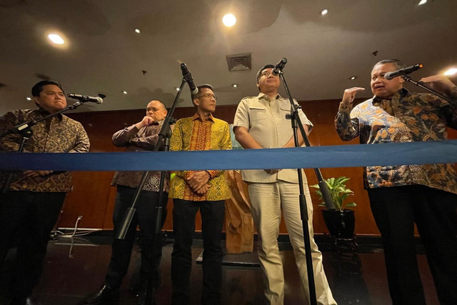 Menteri PKP Maruarar Sirait melakukan pertemuan dengan Menteri BUMN Erick Thohir, Pandu Patria Sjahrir, Gubernur BI Perry Warjiyo, Ketua Komisi XI DPR RI Misbakhun, di Gedung Bank Indonesia (BI), Jakarta, Selasa (11/2/2025). Foto: Ghifari/kumparan 