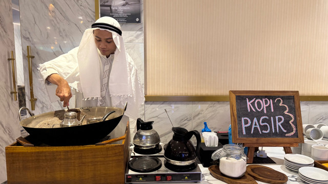 Kopi Pasir, salah satu minuman khas yang akan disajikan selama Ramadan di Luxury Malioboro Hotel. Foto: Arif UT/Pandangan Jogja.