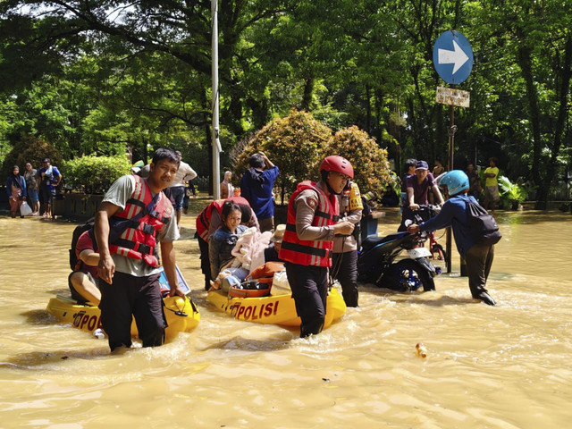 Banjir di Kabupaten Maros sejak Selasa (11/2/2025). Foto: Dok. Polres Maros