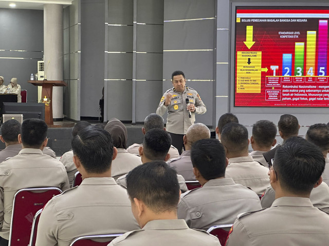 Karobinkar SSDM Polri, Brigjen Pol Langgeng Purnomo, dalam diskusi panel "Penguatan softskill kompetensi etik dan manajerial" di Setukpa Polri, Rabu (12/2/2025). Foto: Dok. Istimewa