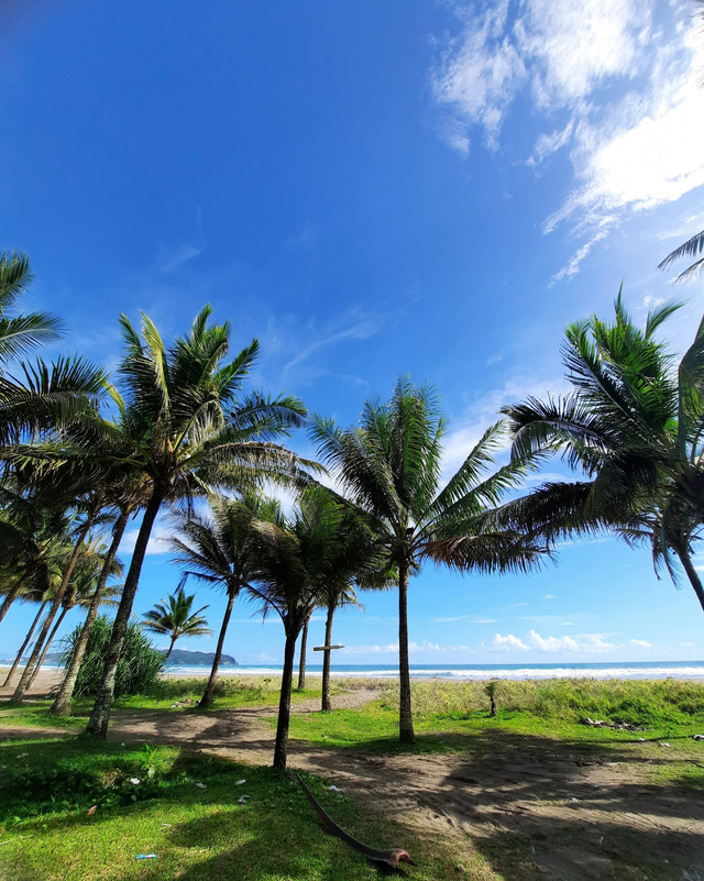 Pantai Pangandaran (Foto: Nur Maziyya)