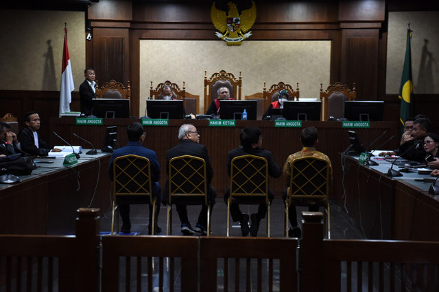 Sidang dakwaan kasus korupsi pengadaan lahan Rorotan di Pengadilan Tipikor, Jakarta, Rabu (12/2/2025). Foto: Indrianto Eko Suwarso/ANTARA FOTO