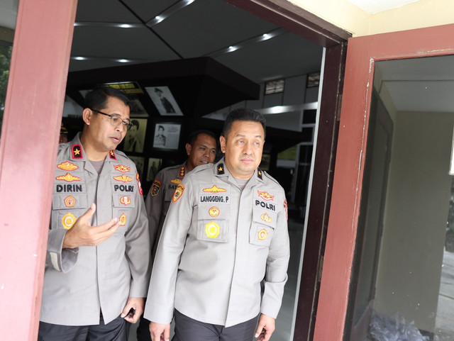 Kepala Setukpa Brigjen Pol Dirin, Karobinkar SSDM Polri, Brigjen Pol Langgeng Purnomo, di Setukpa Polri. Dok: M. Rizki/kumparan