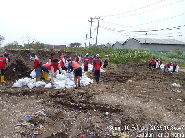 Pemkot Semarang siapkan ribuan sandbag sebagai langkah darurat terhadap tanggul-tanggul kritis rawan banjir. Foto: Dok. Istimewa