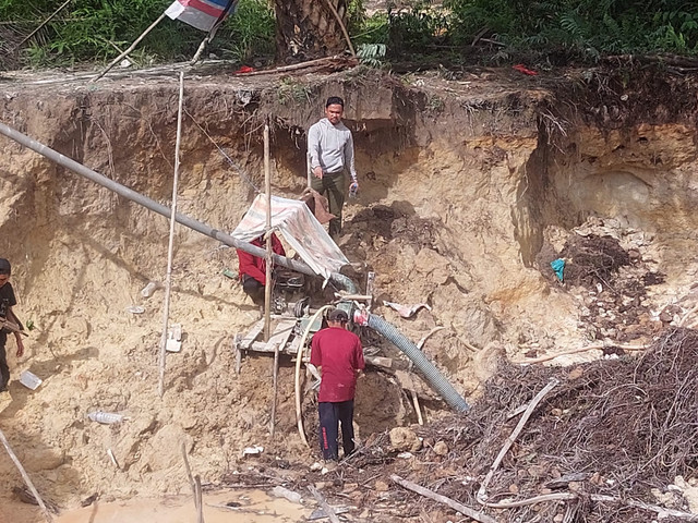 Polisi mendapati aktivitas PETI di areal perkebunan PT WHS II Sambas. Foto: Dok. Satreskrim Polres Sambas