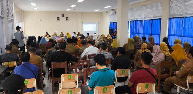 Pertemuan antara pihak SMAN 1 Mempawah Hilir dengan orang tua siswa. Foto: M. Zain/Hi!Pontianak