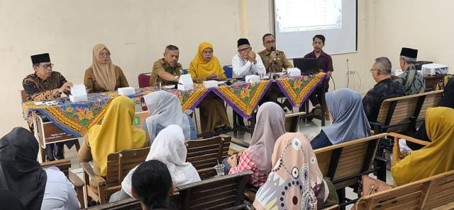 Pertemuan antara pihak SMAN 1 Mempawah Hilir dengan ortu siswa. Foto: M. Zain/Hi!Pontianak