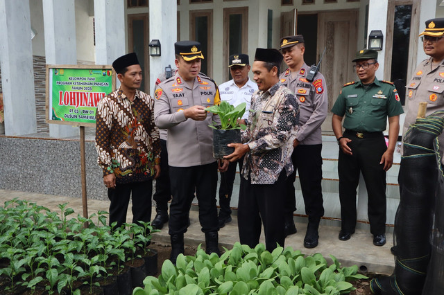 Kapolres Tulungagung Meninjau Implementasi Program P2B di Desa Sambirobyong