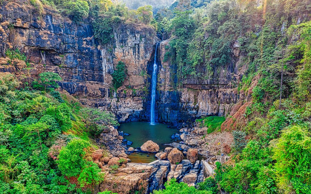 Curug Cibeureum Jonggo. Foto hanya ilustrasi, bukan tempat sebenarnya. Sumber: pexels.com/Tom Fisk