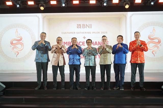 BNI menutup rangkaian Customer Gathering Imlek Tahun 2025 di Surabaya. Foto: Dok. BNI