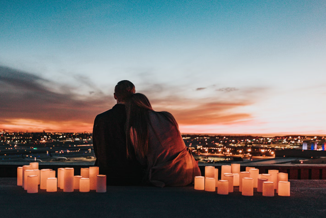 tempat dinner romantis di bandung. Foto Hanya Ilustrasi Bukan Tempat Sebenarnya. Sumber Foto: Unsplash/Nathan Dumlao