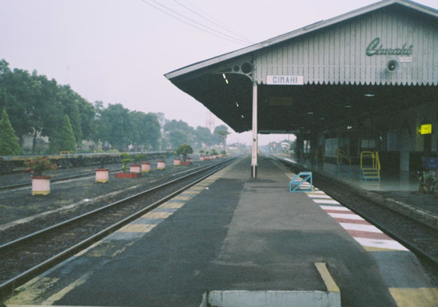 luas kota cimahi. Foto adalah Cimahi. Sumber: Unsplash/K Munggaran