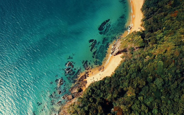 Pantai Bercak. Foto hanya ilustrasi, bukan tempat sebenarnya. Sumber pexels.com/Pok Rie