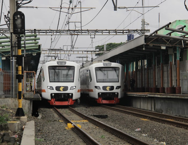 Fasilitas Kereta Api Batavia (Foto hanya ilustrasi, bukan kereta dengan nama sebenarnya) Sumber: unsplash/ Fasyah Halim