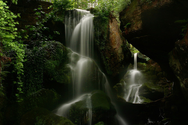 Ilustrasi wisata canyoning Indonesia. Pixabay/Josefchiller.