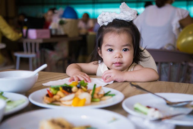 Tempat makan ramah anak di Sukabumi, foto hanya ilustrasi, bukan tempat sebenarnya: Pexels/Micah Eleazar