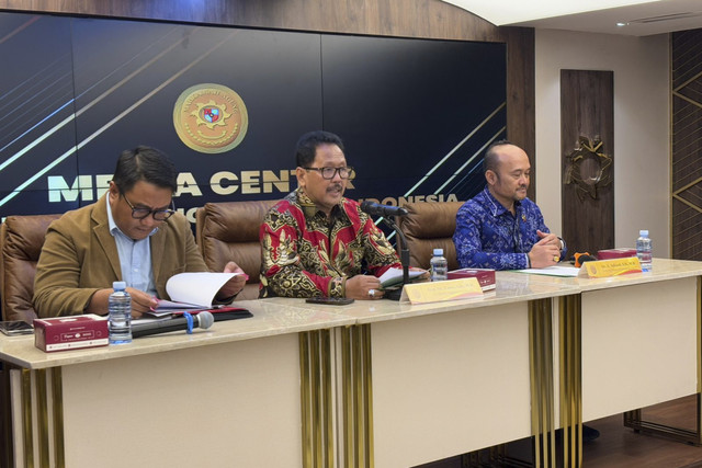 Konferensi Pers Juru Bicara Mahkamah Agung, Yanto, di Media Center MA, Jakarta, pada Kamis (13/2/2025).  Foto: Abid Raihan/kumparan