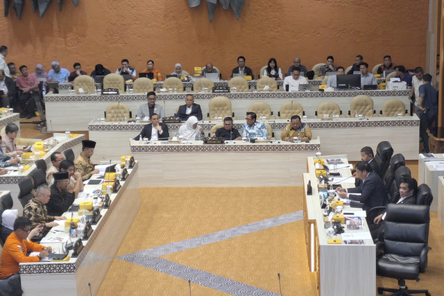 Rapat Kerja Komisi V bersama mitra kerja pada Kamis (14/2) di Gedung DPR, Jakarta Pusat. Foto: Argya D. Maheswara/kumparan 