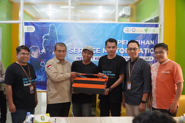 Dompet Dhuafa Jawa Tengah bersama Institut Kemandirian Dompet Dhuafa menghadirkan pelatihan servis motor matic di LKP Sinar Nusantara Semarang yang berlokasi di Jl. Kedungmundu No.167-168, Sendangguwo, Kec. Tembalang, Kota Semarang, Jawa Tengah 50274