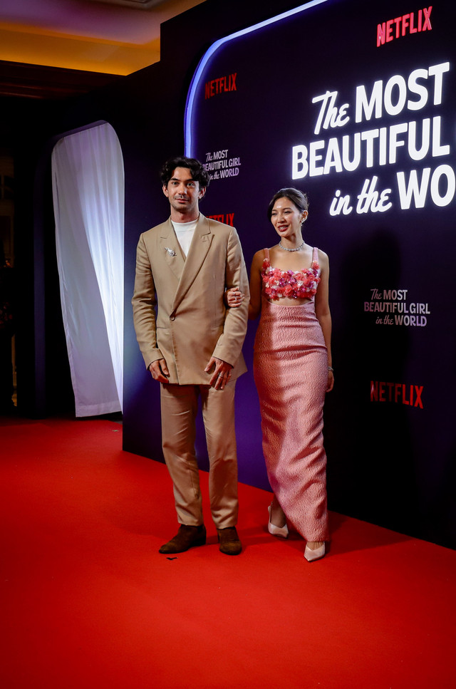 Aktor Reza Rahadian dan Aktris Sheila Dara Aisha berpose saat red carpet film The Most Beautiful Girl in The World di Metropole XXI, Jakarta, Kamis (13/2/2025). Foto: Jamal Ramadhan/kumparan