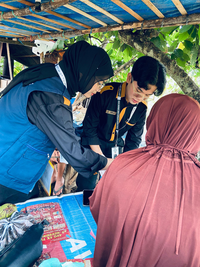 Pelaksanaan Pemeriksaan Kesehatan Masyarakat Sungai Kamuyang, Kab. 50 Kota, Sumatera Barat. Indonesia./Fa'aruq Al Fattah