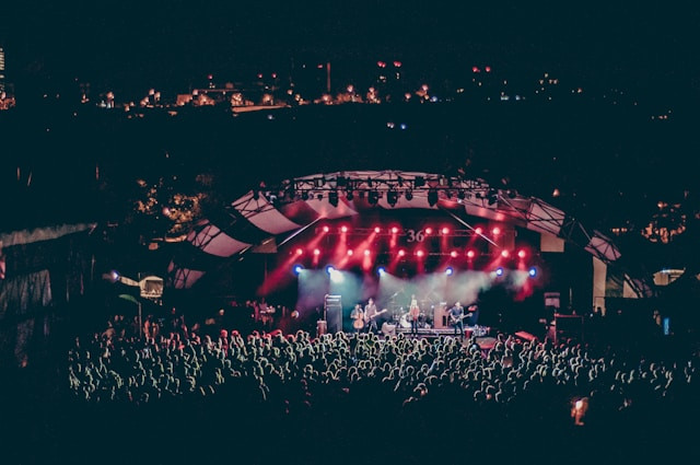 Setlist Konser Green Day di Indonesia. Foto hanya ilustrasi, bukan tempat sebenarnya. Sumber: unsplash.com/Redd Francisco