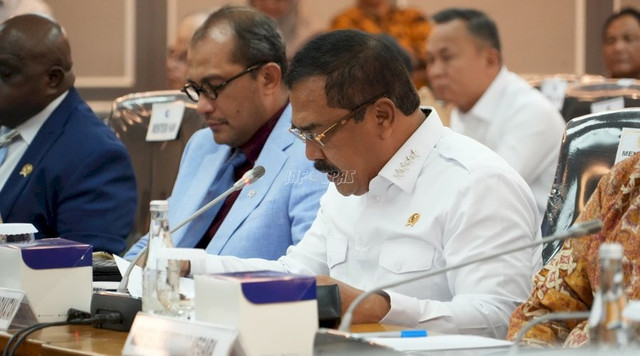 RDP dengan Komisi XIII DPR RI, Menteri Agus Paparkan Efisiensi Anggaran Tahun 2025 di Kementerian Imipas