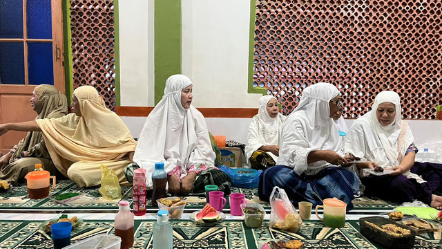 Makan Bersama Setelah Acara Selesai, Sumber: Nur Baiti