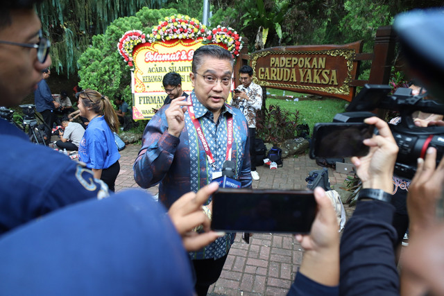 Politisi Demokrat Dede Yusuf saat diwawancarai wartawan di Padepokan Garuda Yaksa, Hambalang, Bogor, Jumat (14/2/2025). Foto: Iqbal Firdaus/kumparan