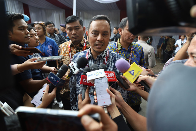 Politisi Partai NasDem Willy Aditya saat diwawancarai wartawan di Padepokan Garuda Yaksa, Hambalang, Bogor, Jumat (14/2/2025). Foto: Iqbal Firdaus/kumparan