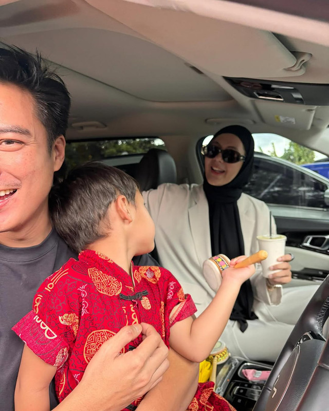 Baim Wong unggah momen kebersamaan dengan Paula Verhoeven dan anak-anak. Foto: Instagram @baimwong