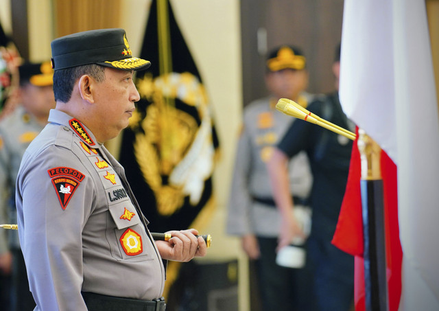 Kapolri Jenderal Listyo Sigit Prabowo memimpin upacara kenaikan pangkat 22 perwira tinggi Polri di Gedung Rupattama Mabes Polri, Jakarta, Jumat (14/2/2025). Foto: Dok. Polri