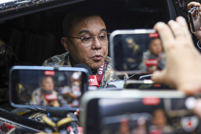 Wakil Ketua Umum DPR Sufmi Dasco Ahmad menjawab pertanyaan awak media usai mengikuti pertemuan dengan Presiden Prabowo di Padepokan Garuda Yaksa, Hambalang, Bogor, Jawa Barat, Jumat (14/2/2025). Foto: Iqbal Firdaus/kumparan